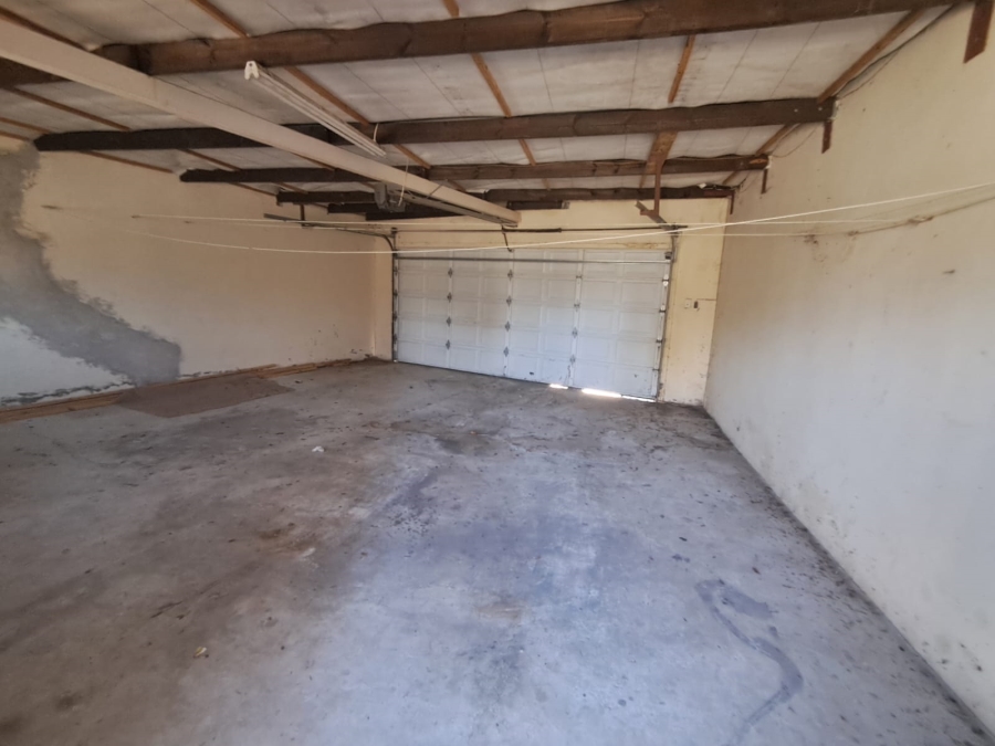 5 Bedroom Property for Sale in Flamingo Park Free State